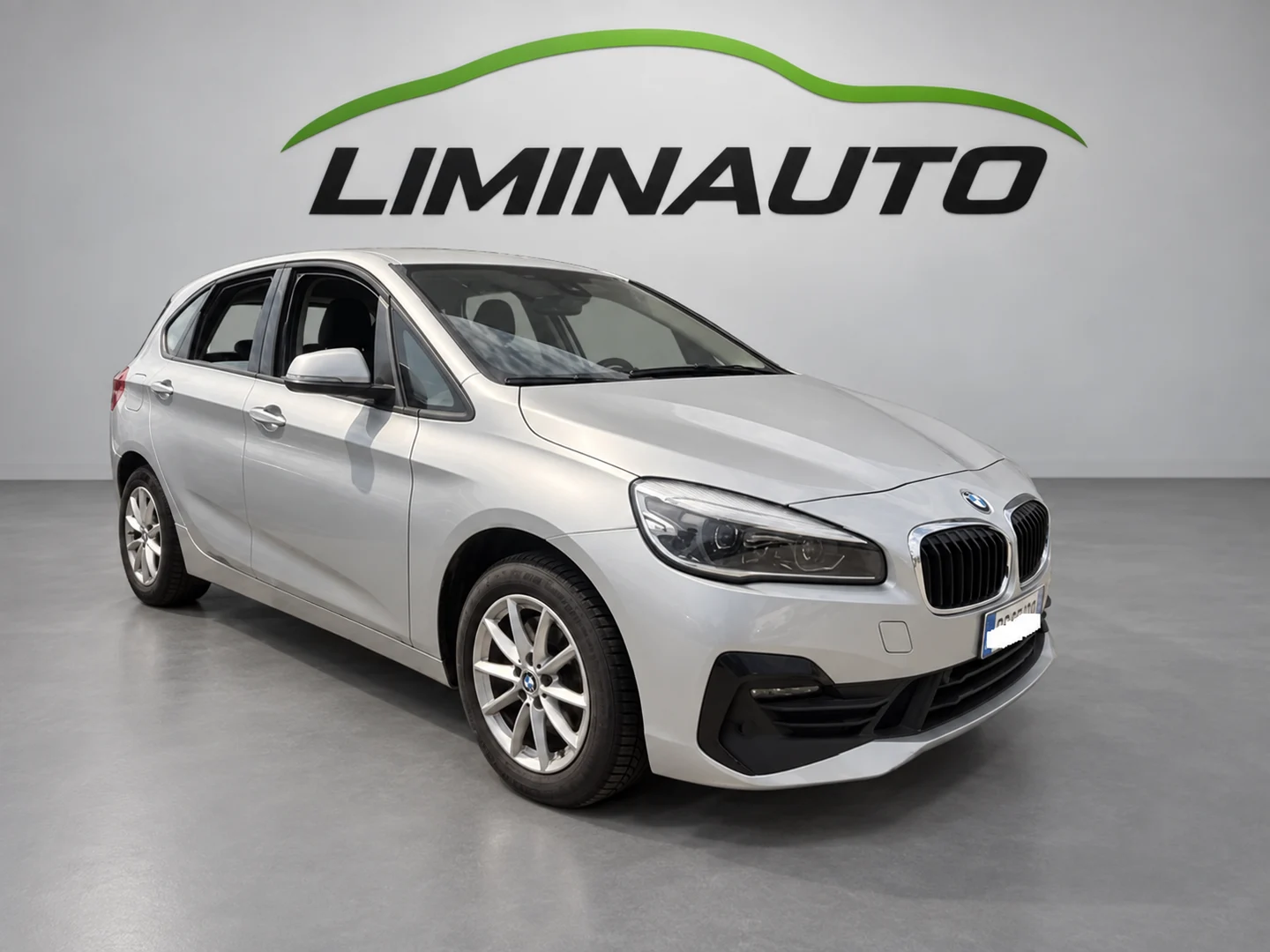 BMW 218, foto 1 di 13